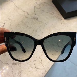 💛TOM FORD ☀️ SUNGLASSES 😎